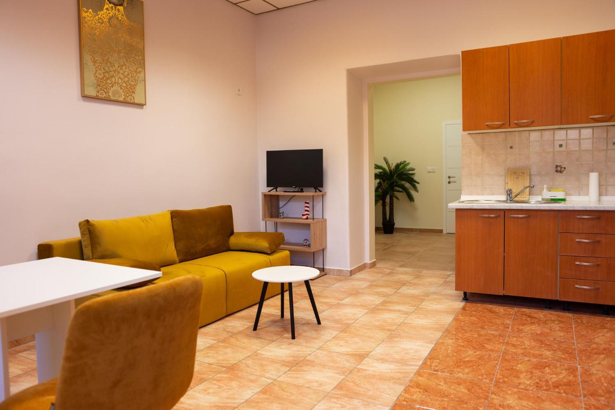 Apartment Center 40m *